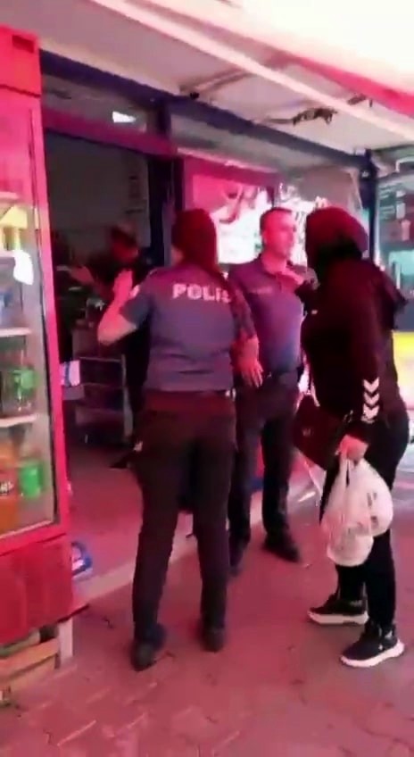Karısını adliye önünde defalarca bıçakladı