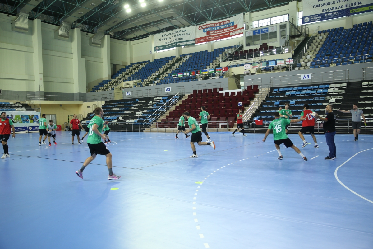 Sakarya Büyükşehir Hentbol Süper Ligde zirveyi hedefliyor
