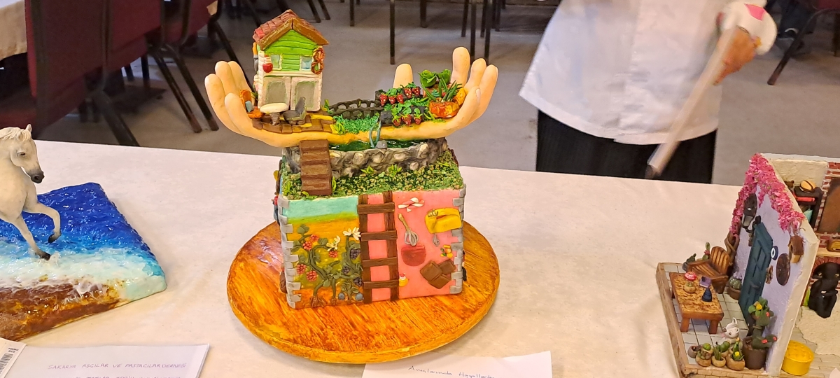 Sakarya'da 13. Geleneksel Tatlar Tarih Kokan Yemek Yarışması yapıldı