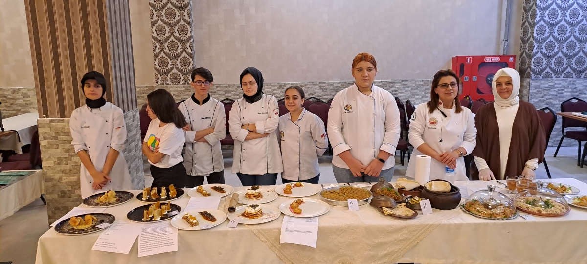 Sakarya'da 13. Geleneksel Tatlar Tarih Kokan Yemek Yarışması yapıldı
