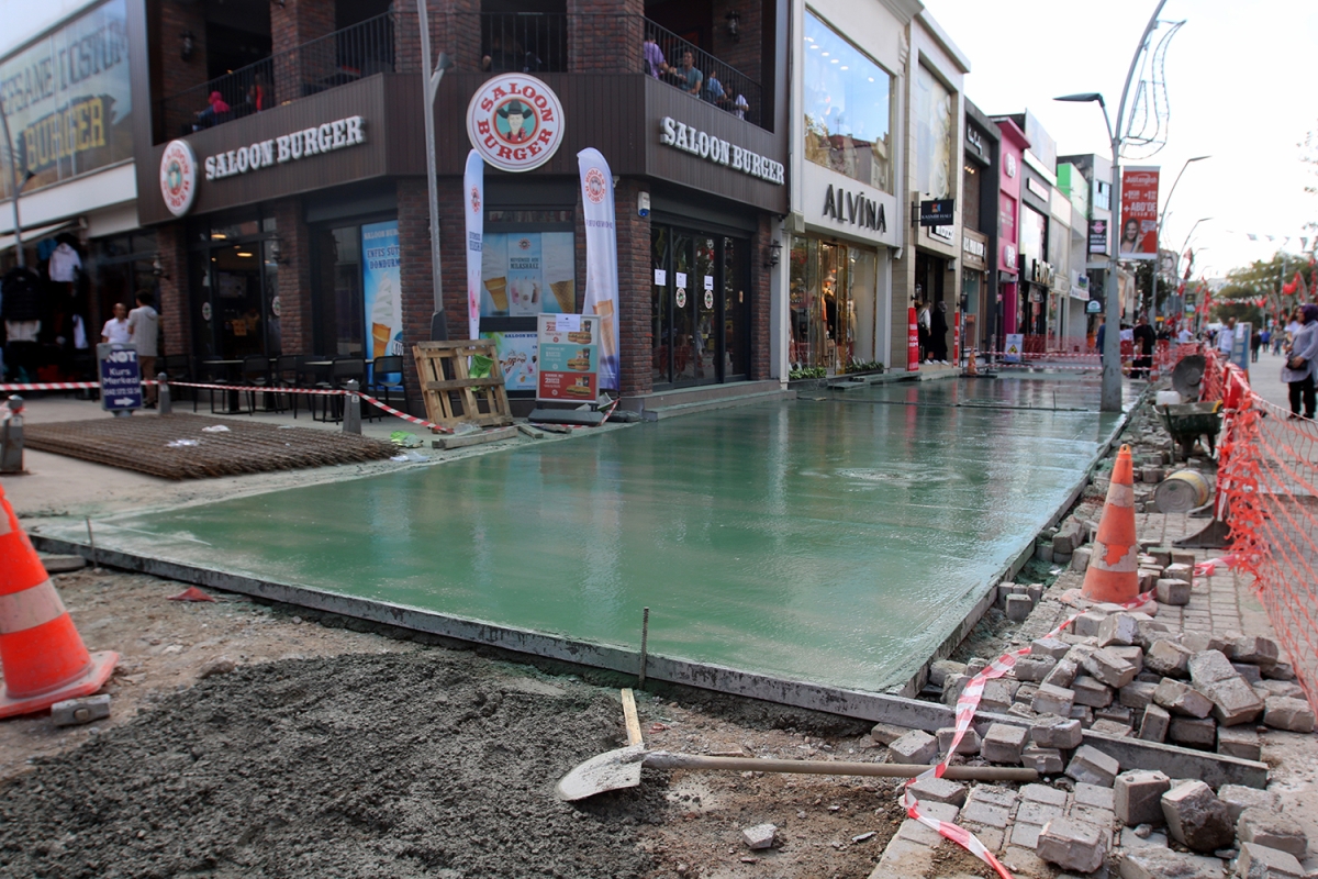 Büyükşehir’den Çark Caddesi’nde hummalı çalışma