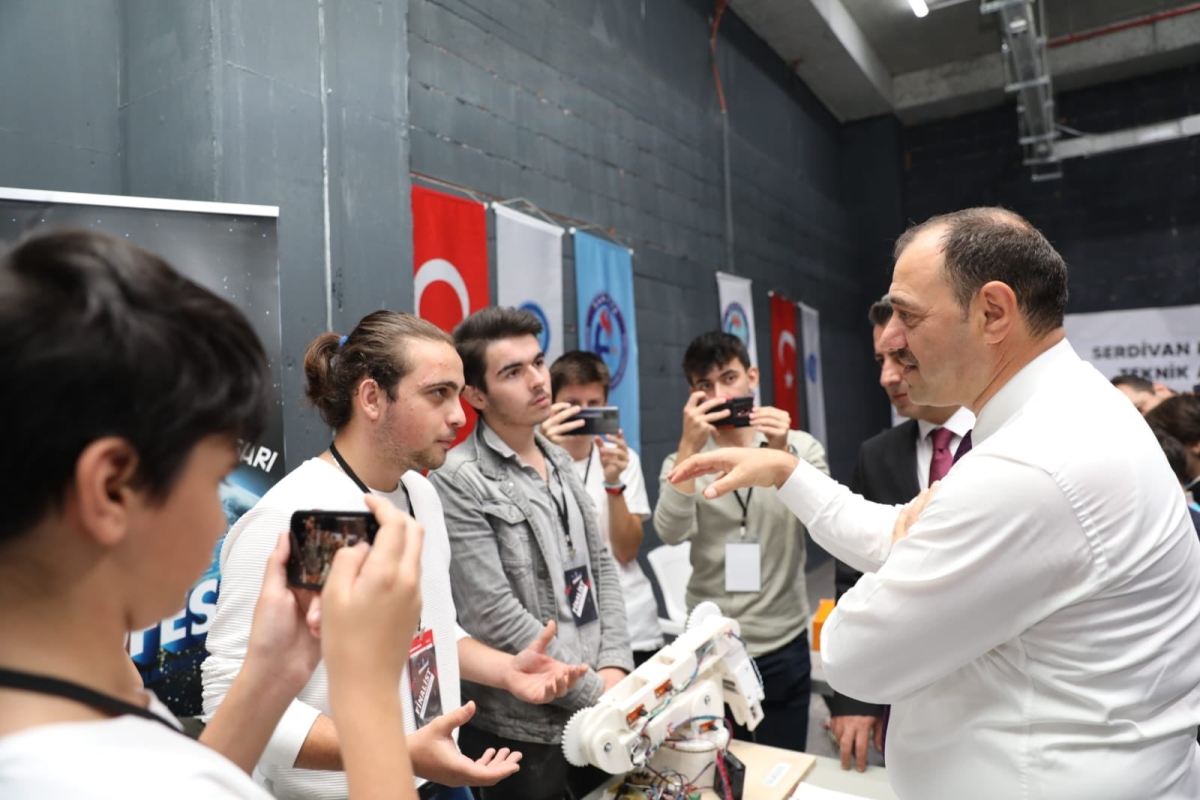  Validen Gençlere Büyük Övgü