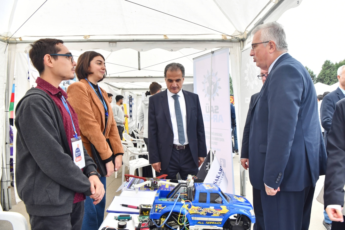 Rektör Al Öğrenci Topluluklarını Ziyaret Etti