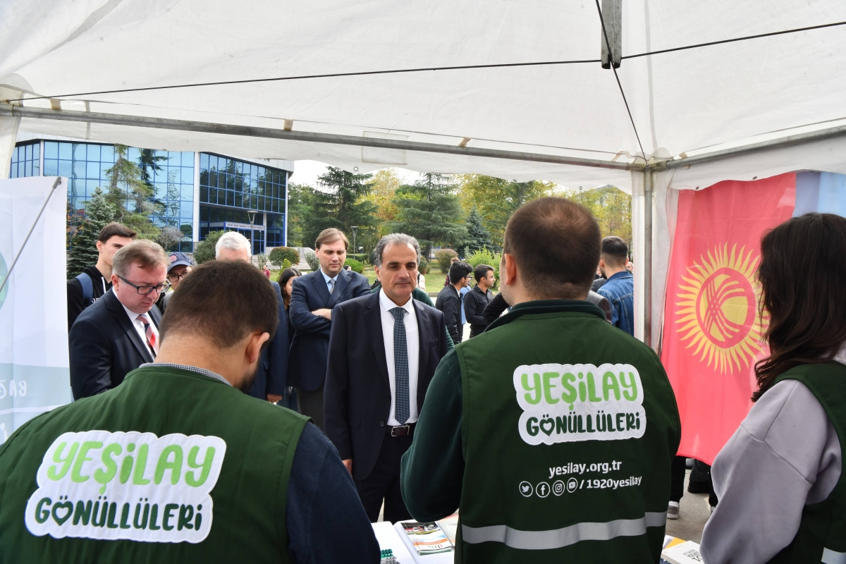 Rektör Al Öğrenci Topluluklarını Ziyaret Etti