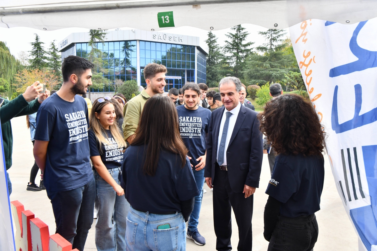Rektör Al Öğrenci Topluluklarını Ziyaret Etti