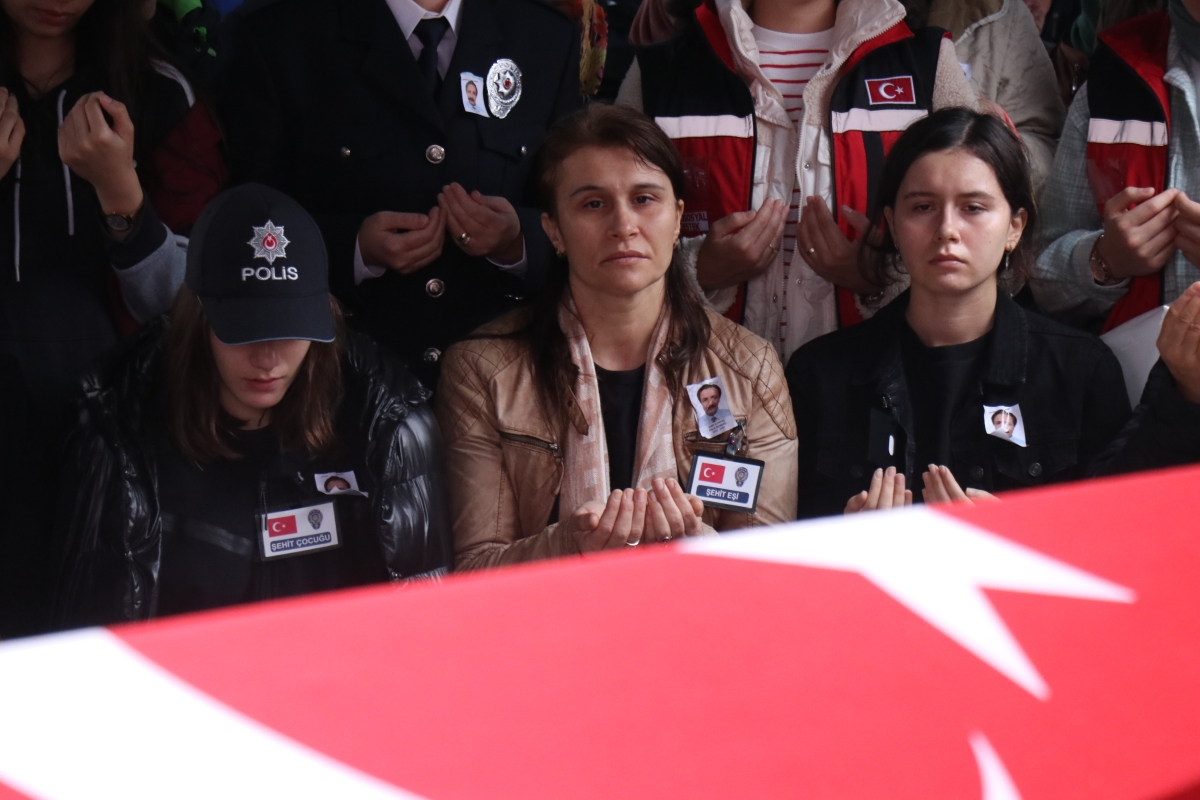Şehidimiz gözyaşlarıyla son yolculuğuna uğurlandı.