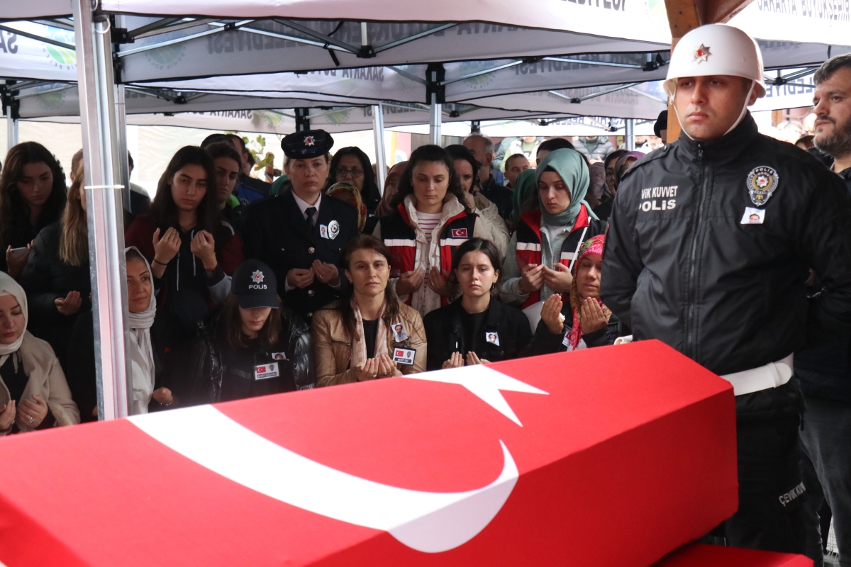 Şehidimiz gözyaşlarıyla son yolculuğuna uğurlandı.