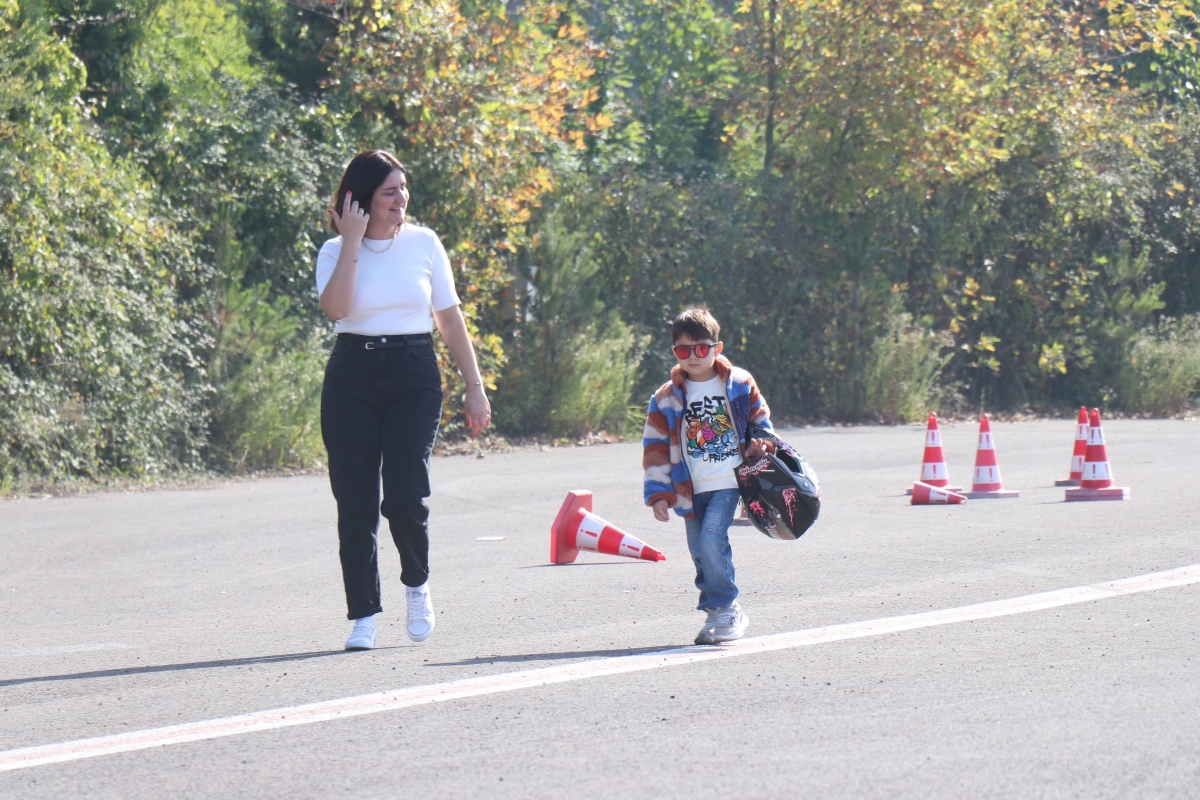 Motosikleti çalınan minik çocuğa büyük jest