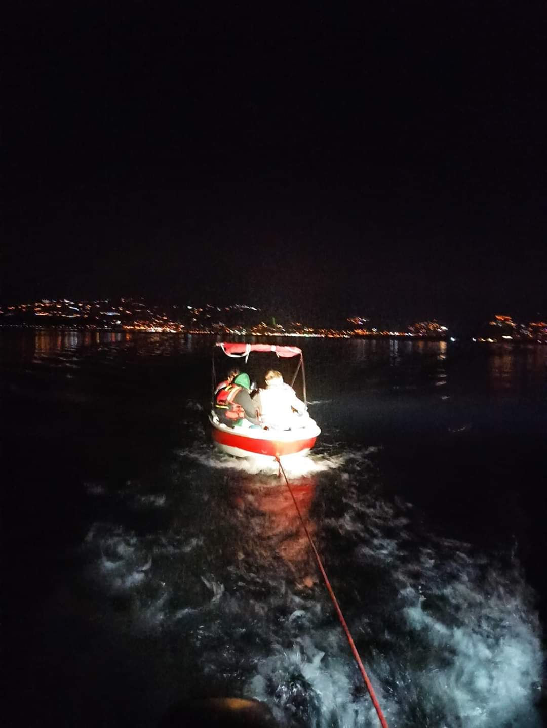 Afad 4 vatandaşı kurtardı 