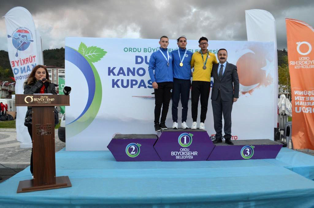 Büyükşehir kano sporcuları nefes kesti