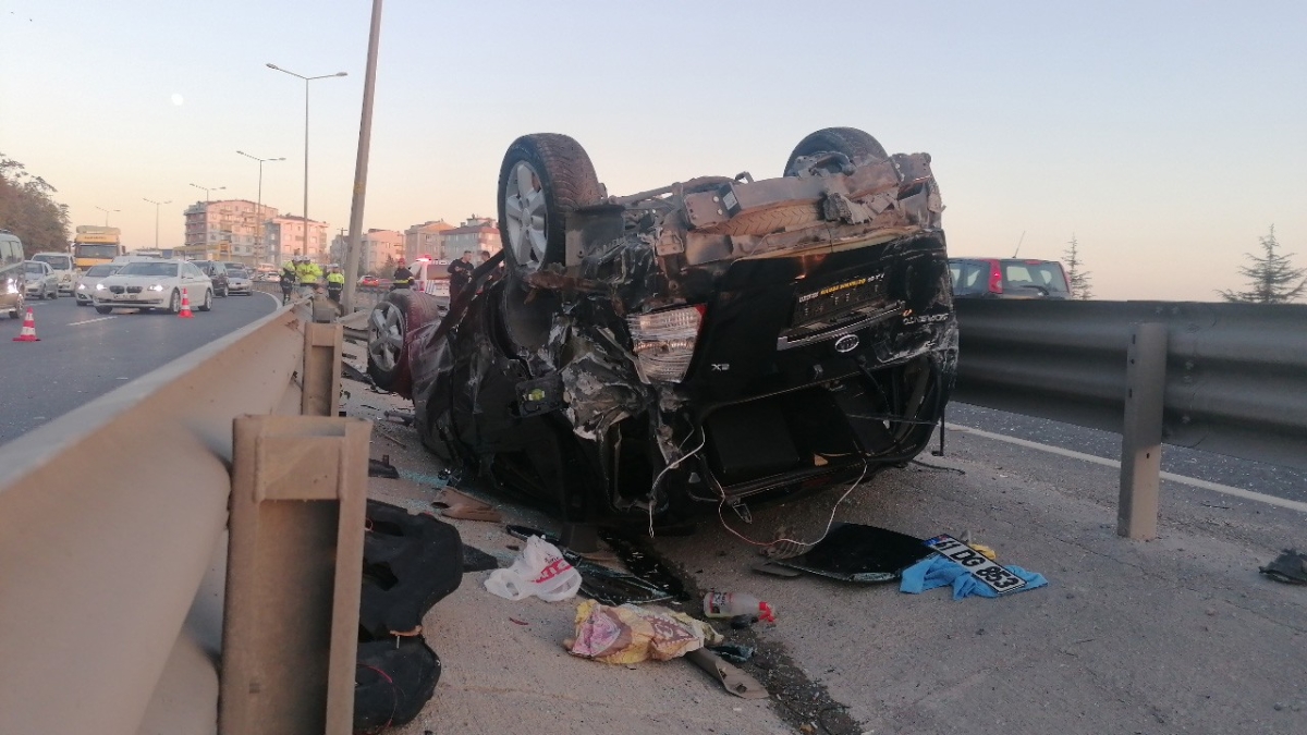 D-100’de takla atan otomobildeki 4 kişi yaralandı