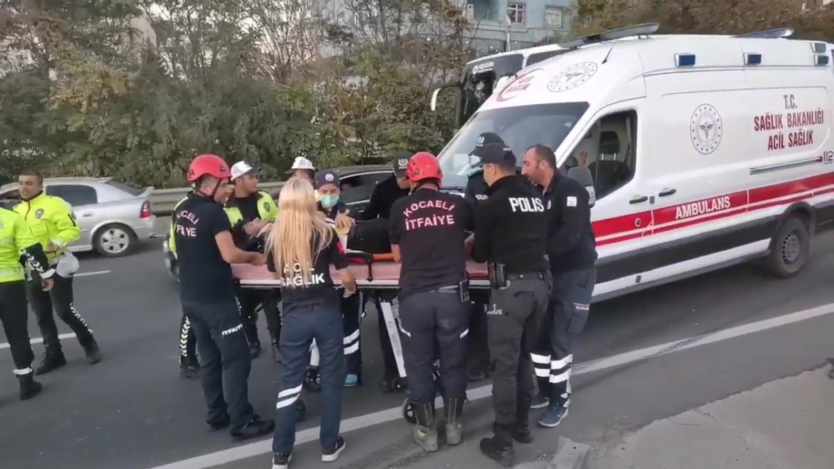 D-100’de takla atan otomobildeki 4 kişi yaralandı