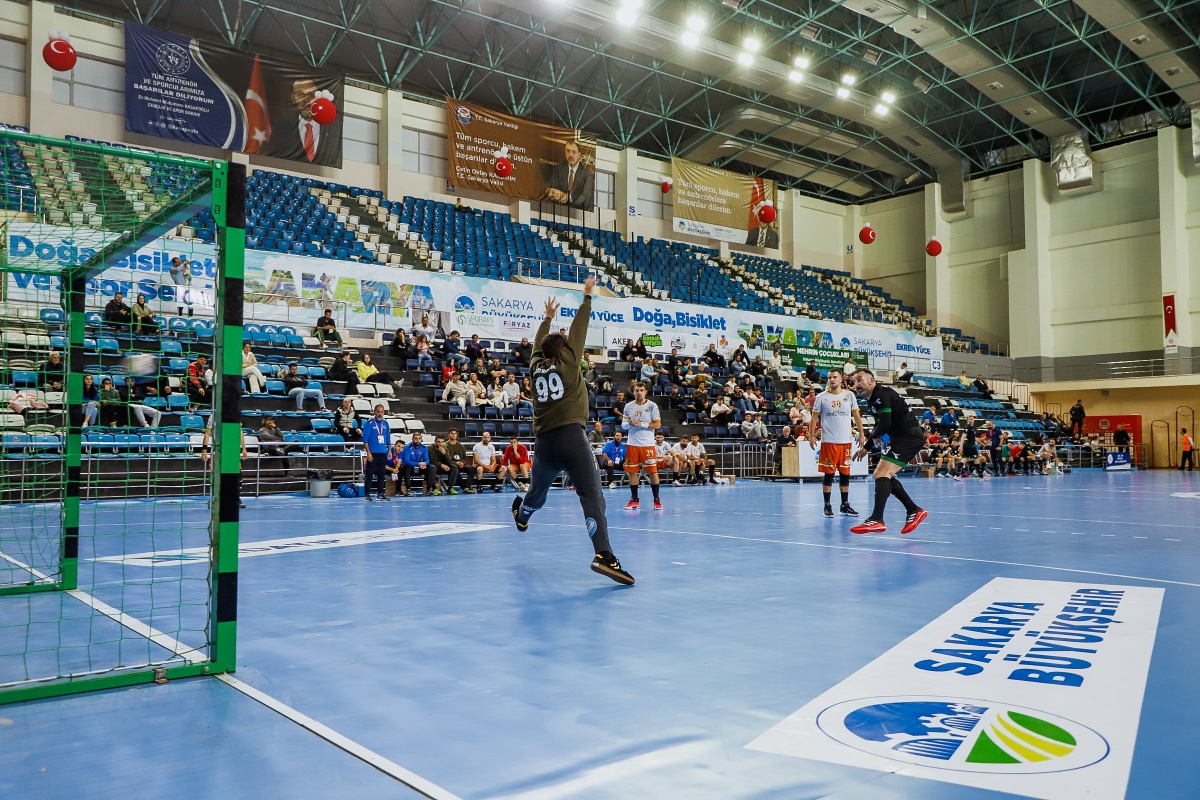 Sakarya Büyükşehir Hentbol Kazandı