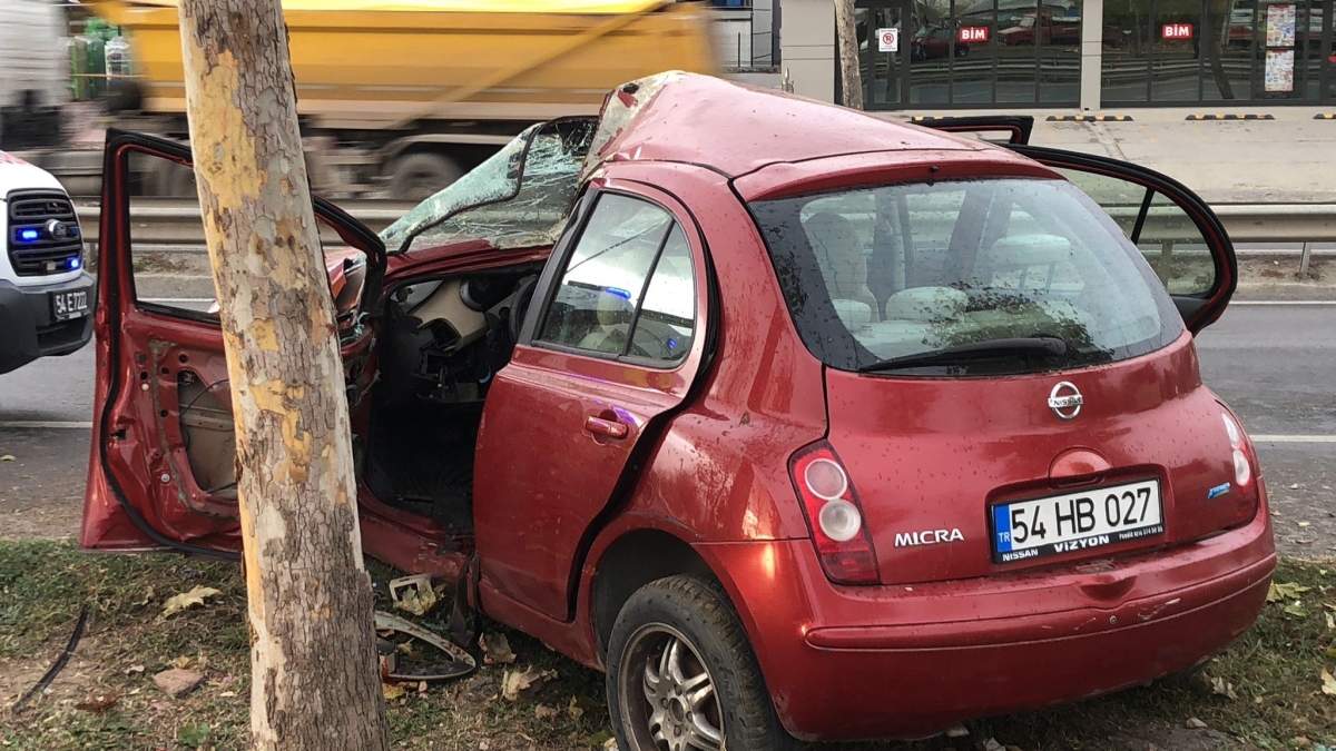 Otomobil ağaca çarparak durabildi: 1 yaralı