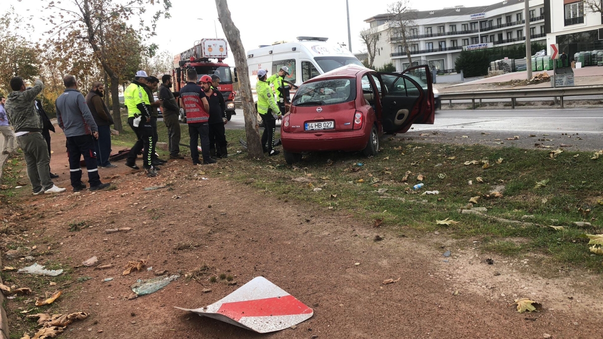 Otomobil ağaca çarparak durabildi: 1 yaralı