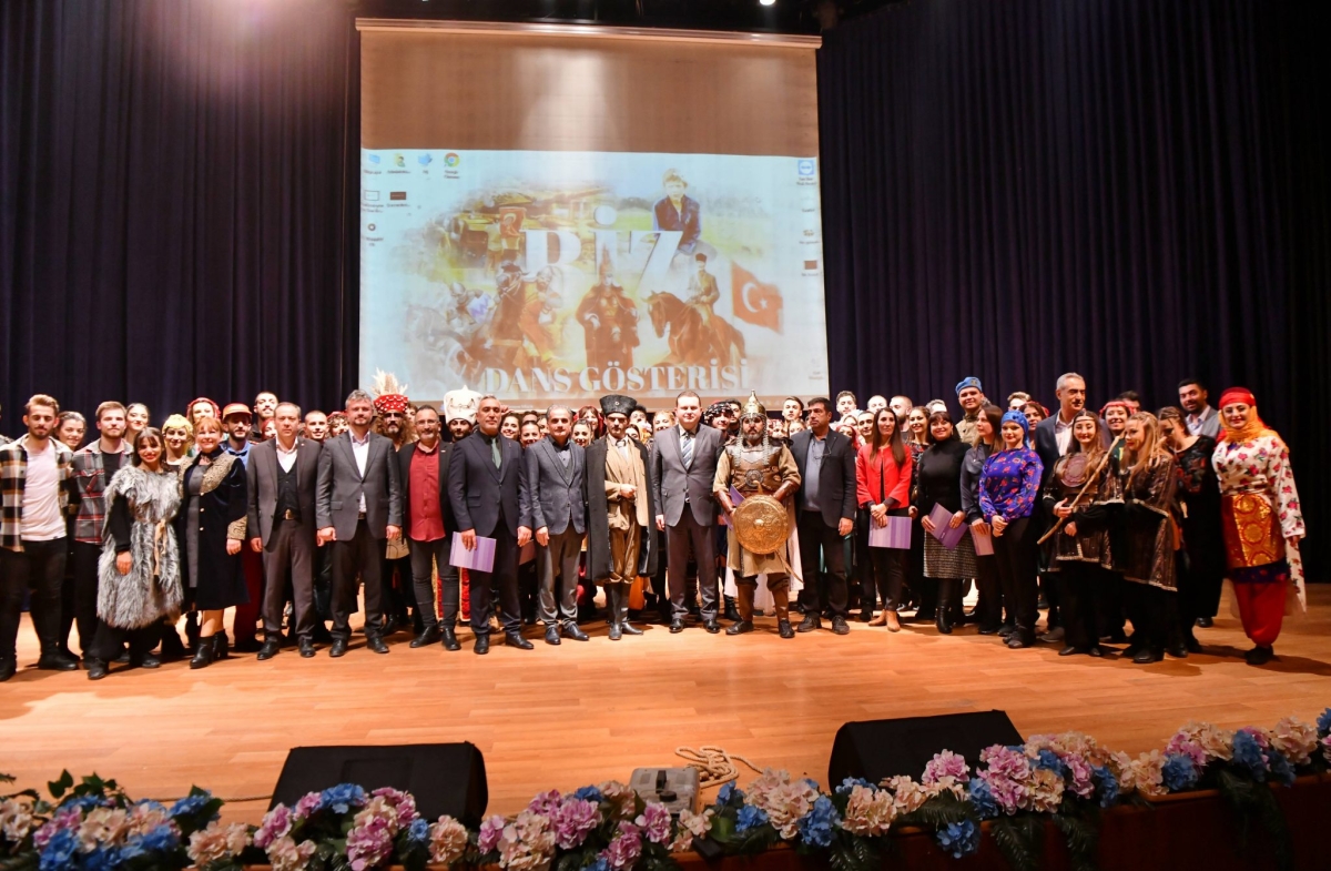 “Biz” Dans Gösterisi Ayakta Alkışlandı