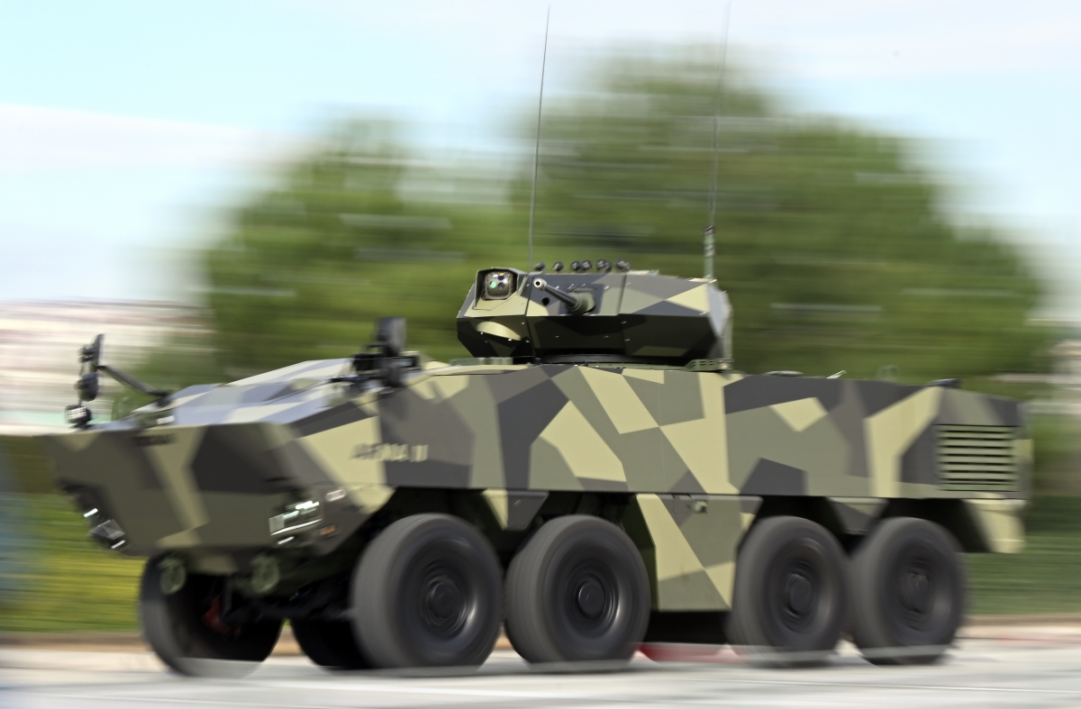 Türkiye'nin yerli motorlu ilk 8x8 aracı göreve hazır