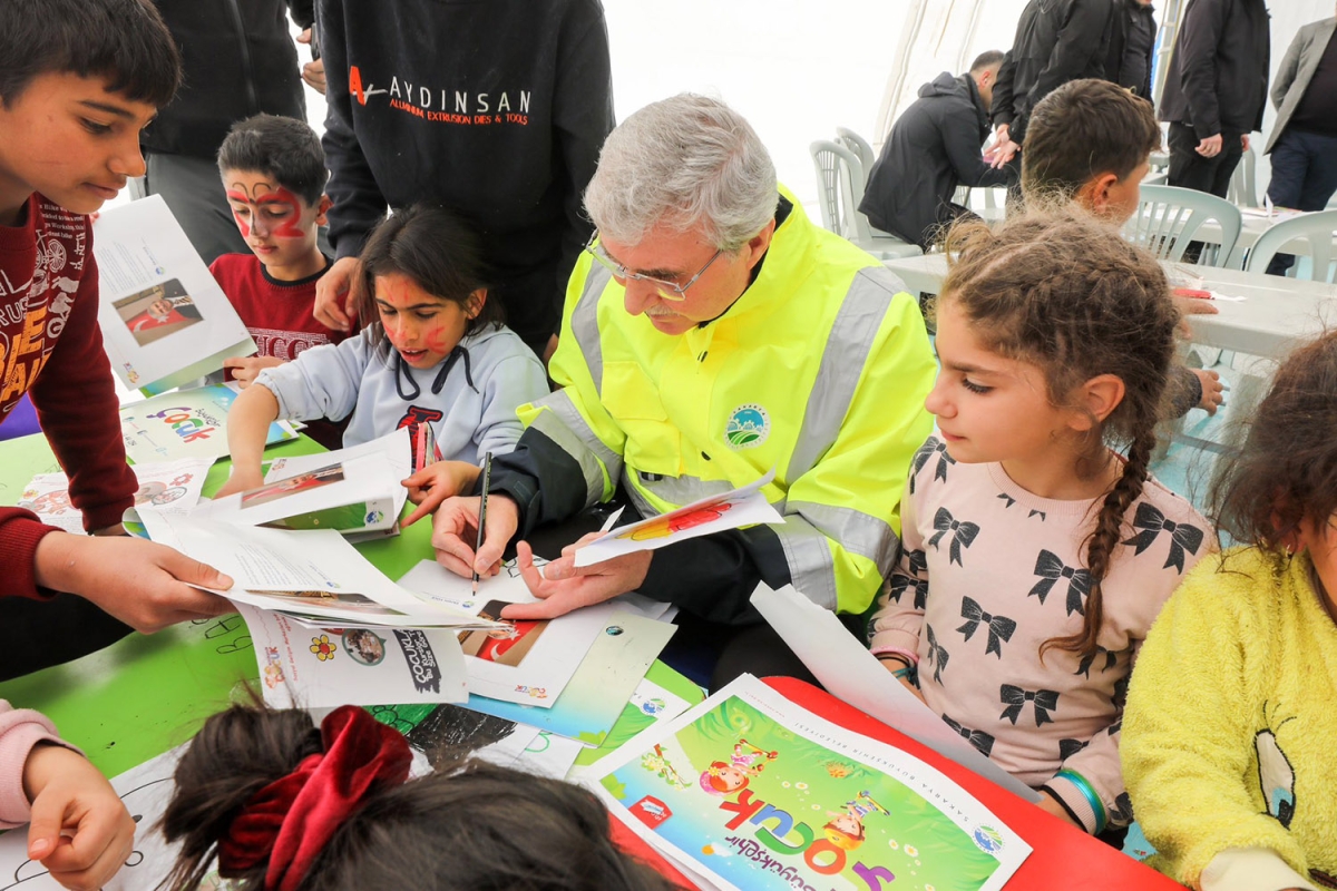 Çocuk gülerse dünya güler