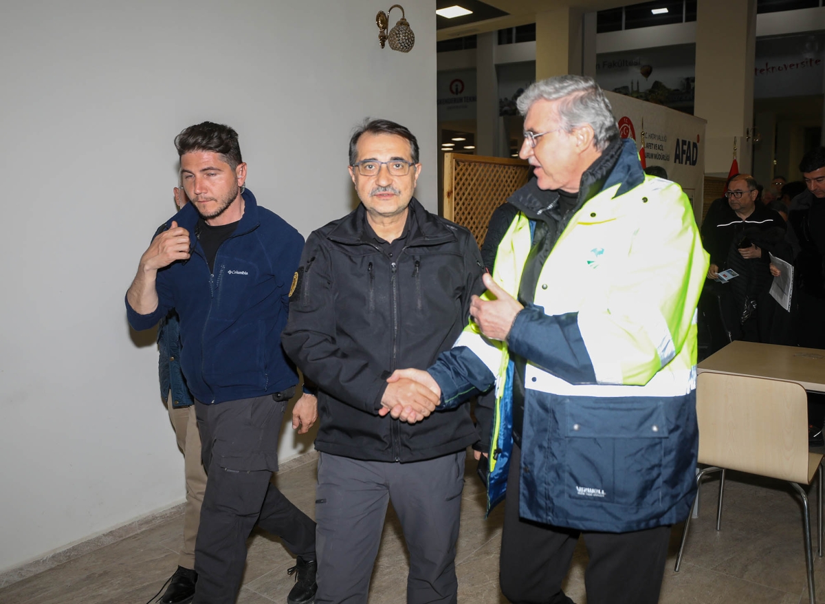Devletimiz var gücüyle çalışıyor