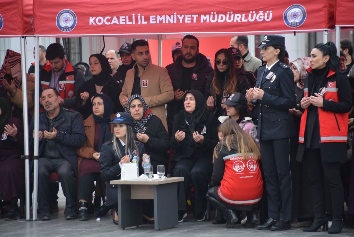 Polis memuru gözyaşlarıyla uğurlandı