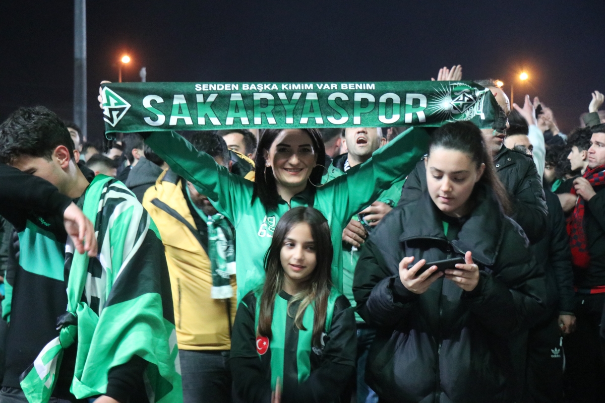 Taraftar takımlarını yalnız bırakmadılar
