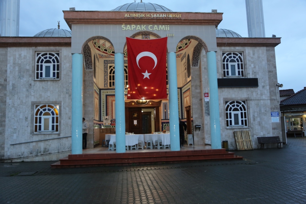 Sapak Camii'nde İftar