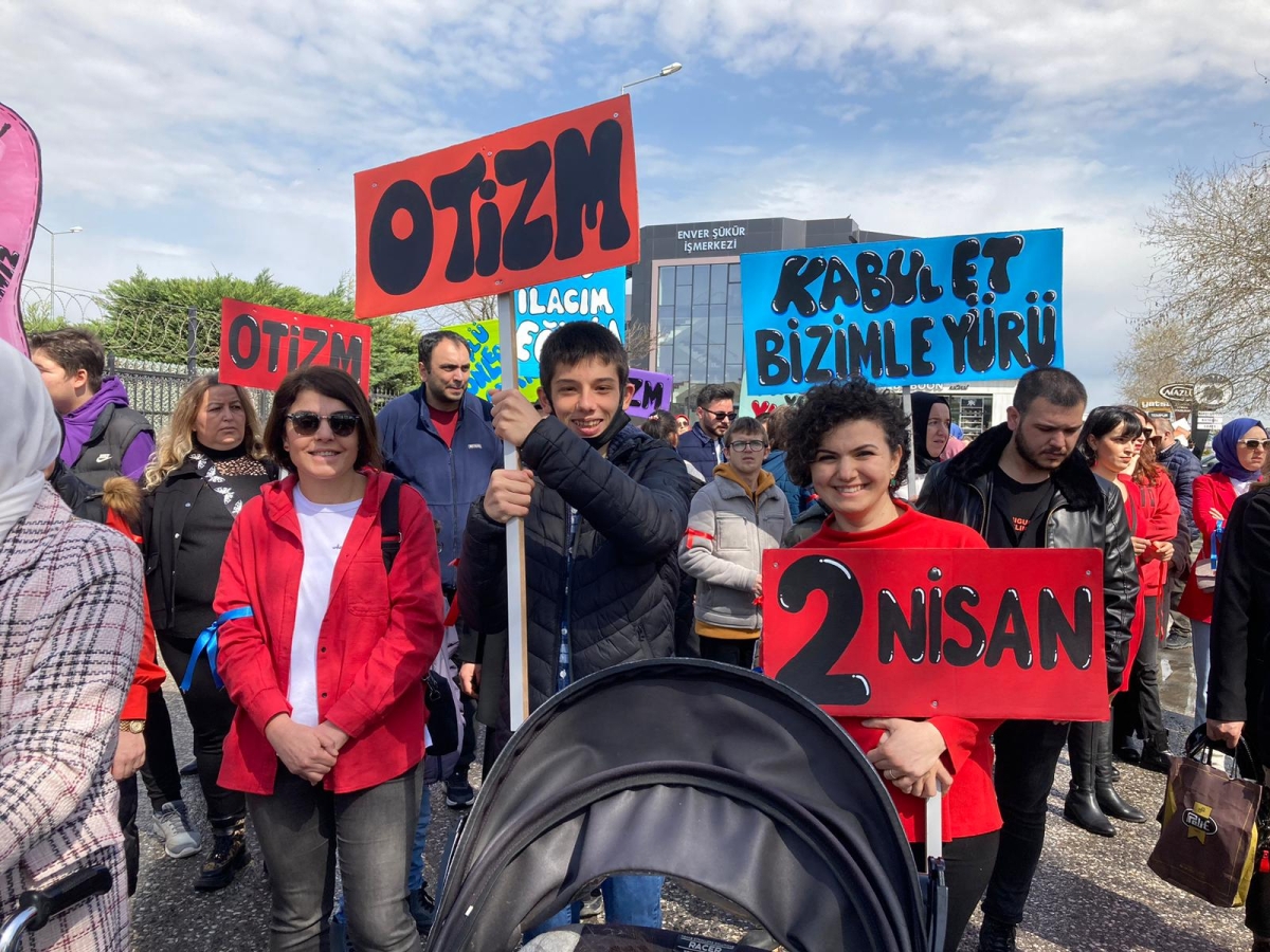 Sakarya'da otizm farkındalık yürüyüşü gerçekleştirildi