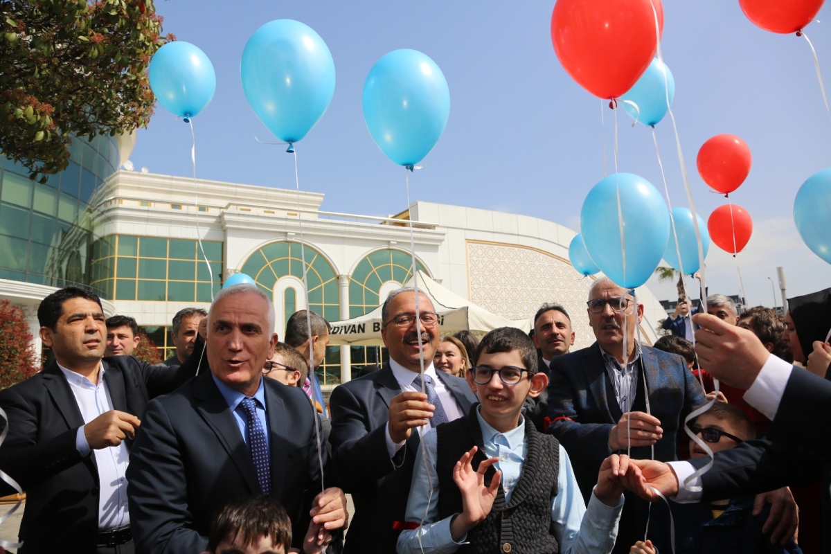 Sakarya'da otizm farkındalık yürüyüşü gerçekleştirildi