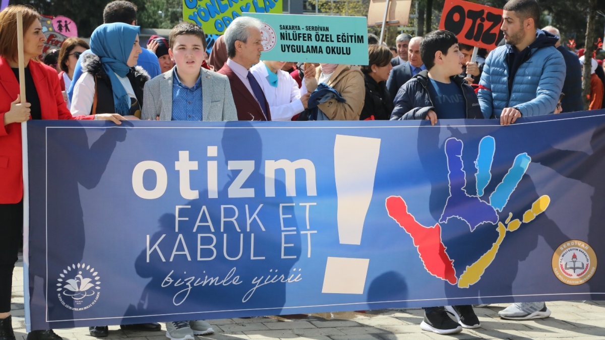 Sakarya'da otizm farkındalık yürüyüşü gerçekleştirildi