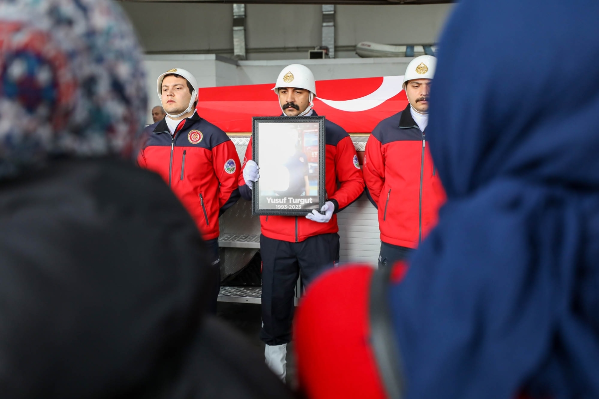 Büyükşehir'in şehit itfaiye eri dualarla uğurlandı