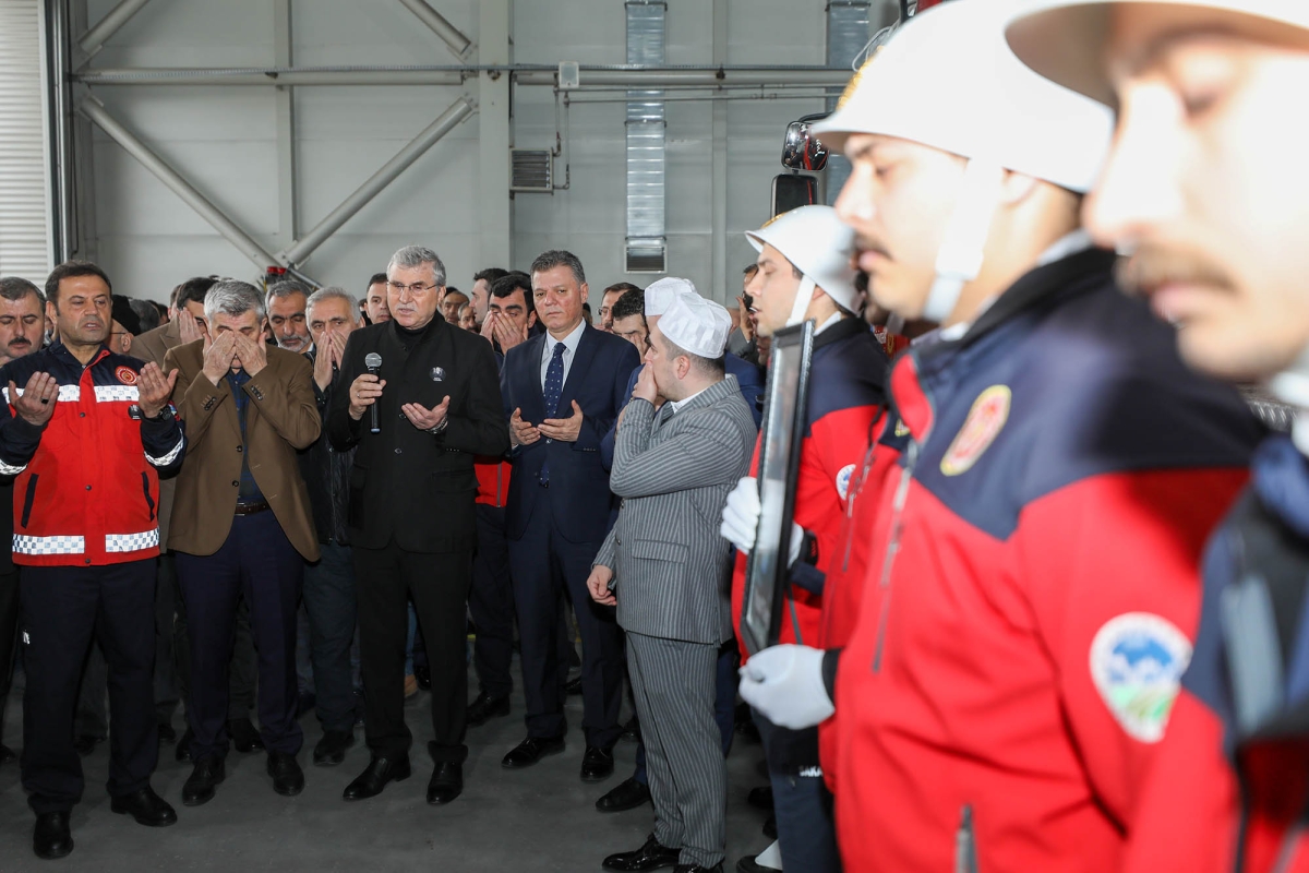 Büyükşehir'in şehit itfaiye eri dualarla uğurlandı