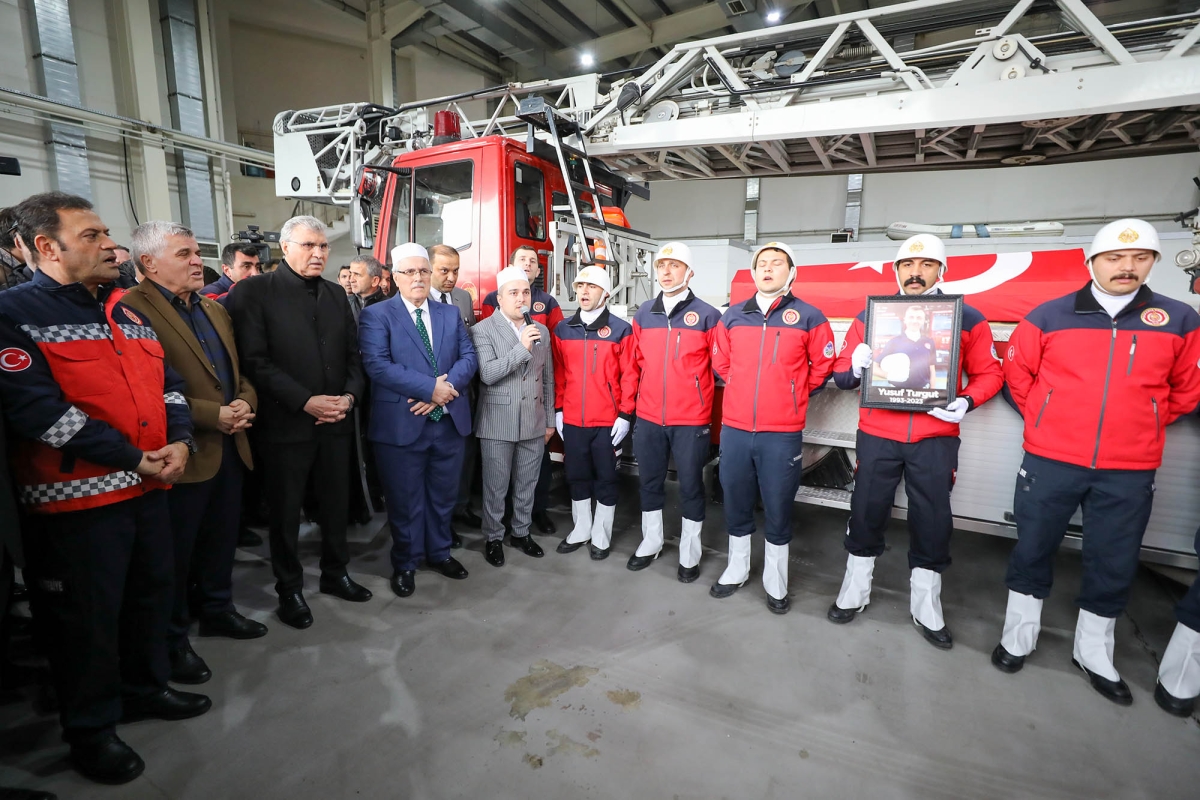 Büyükşehir'in şehit itfaiye eri dualarla uğurlandı