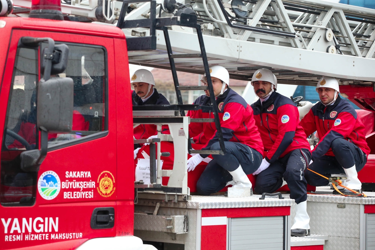 Büyükşehir'in şehit itfaiye eri dualarla uğurlandı