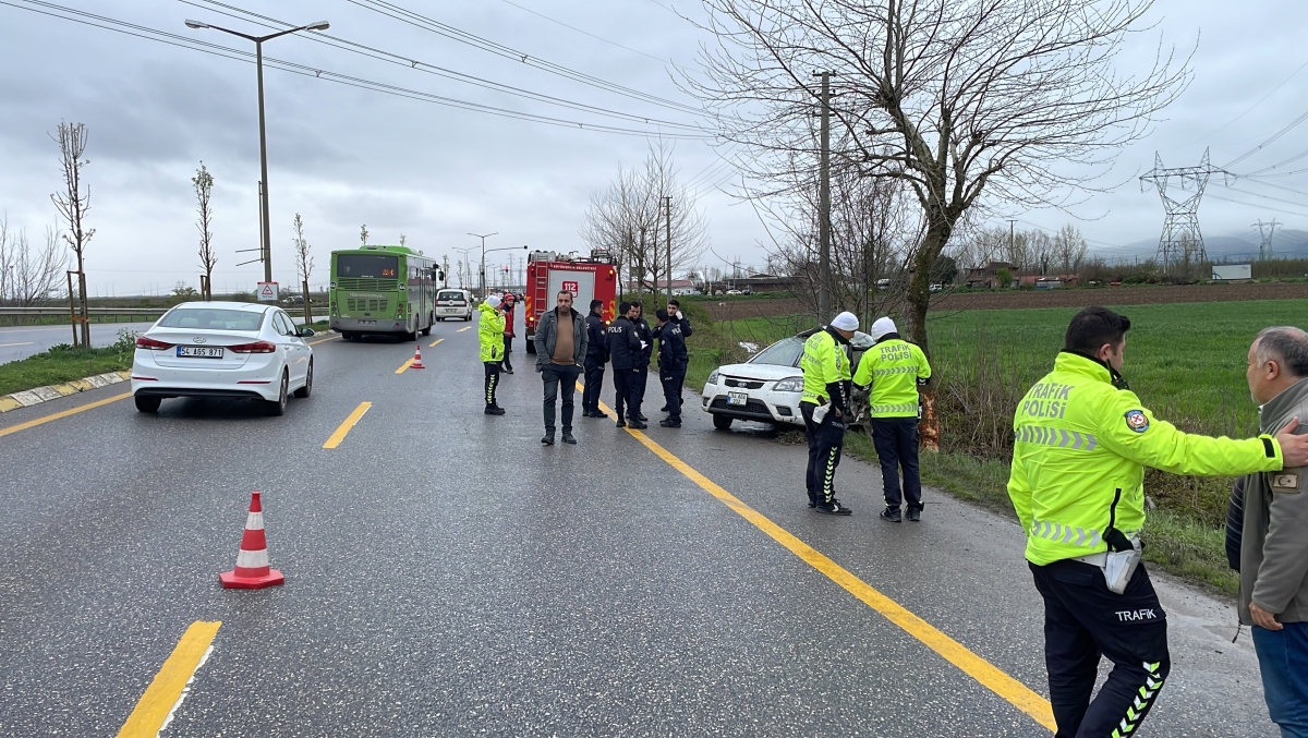 Sakarya’da otomobil ağaca çarptı: 1 ölü