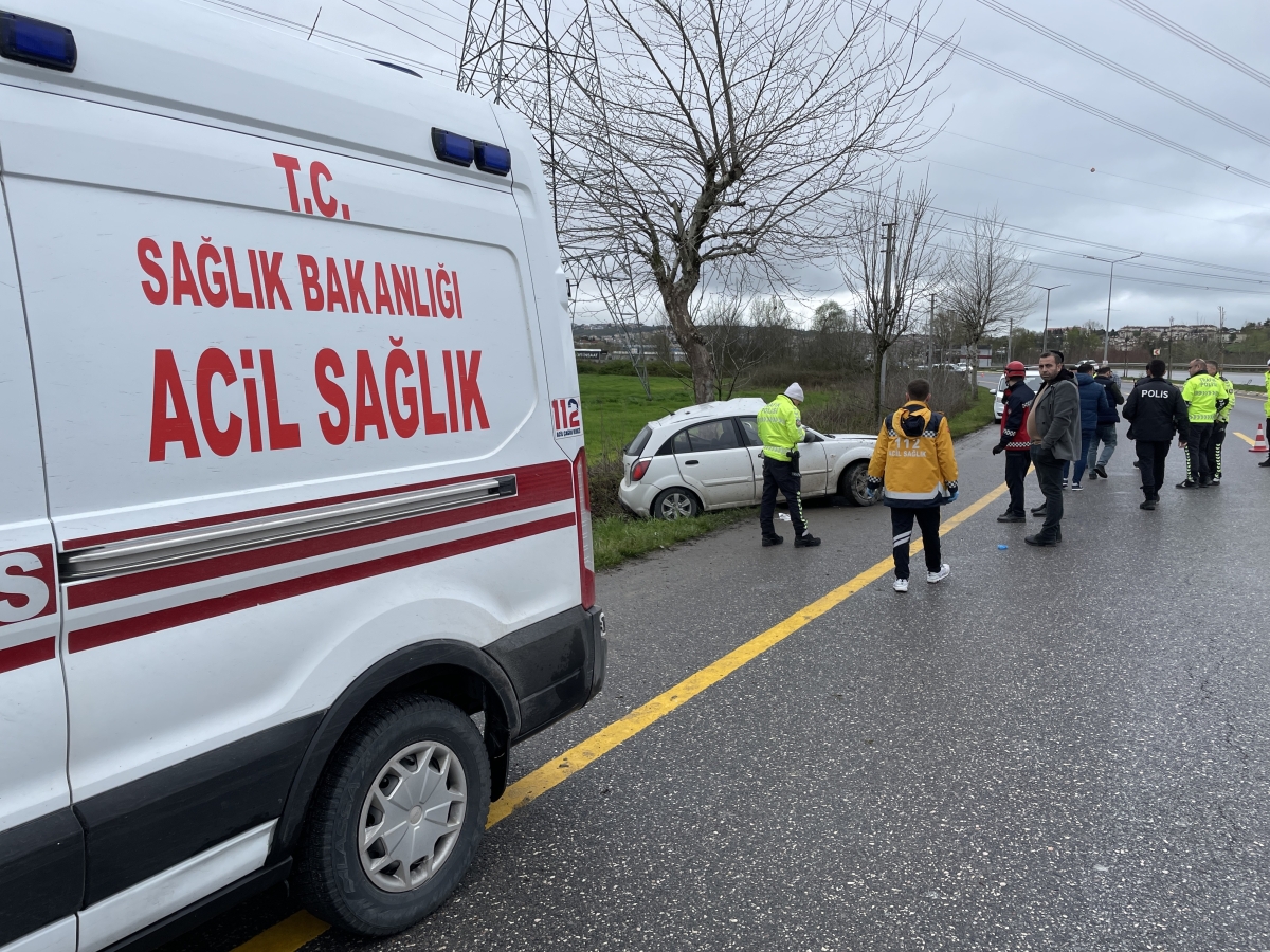 Sakarya’da otomobil ağaca çarptı: 1 ölü