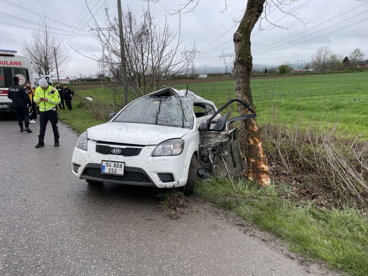 Sakarya’da otomobil ağaca çarptı: 1 ölü