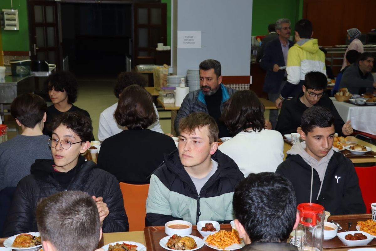 Savaşçı ve millî eğitim yöneticileri iftarda bir araya geldi