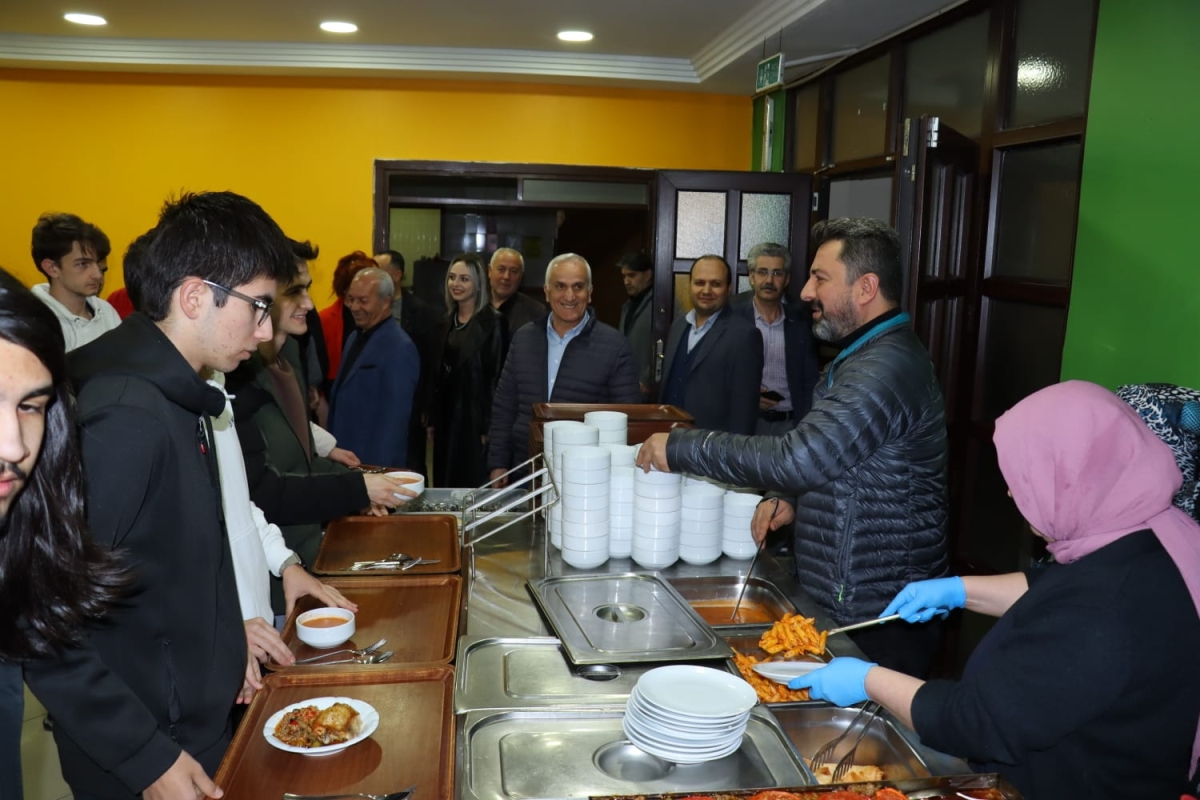 Savaşçı ve millî eğitim yöneticileri iftarda bir araya geldi