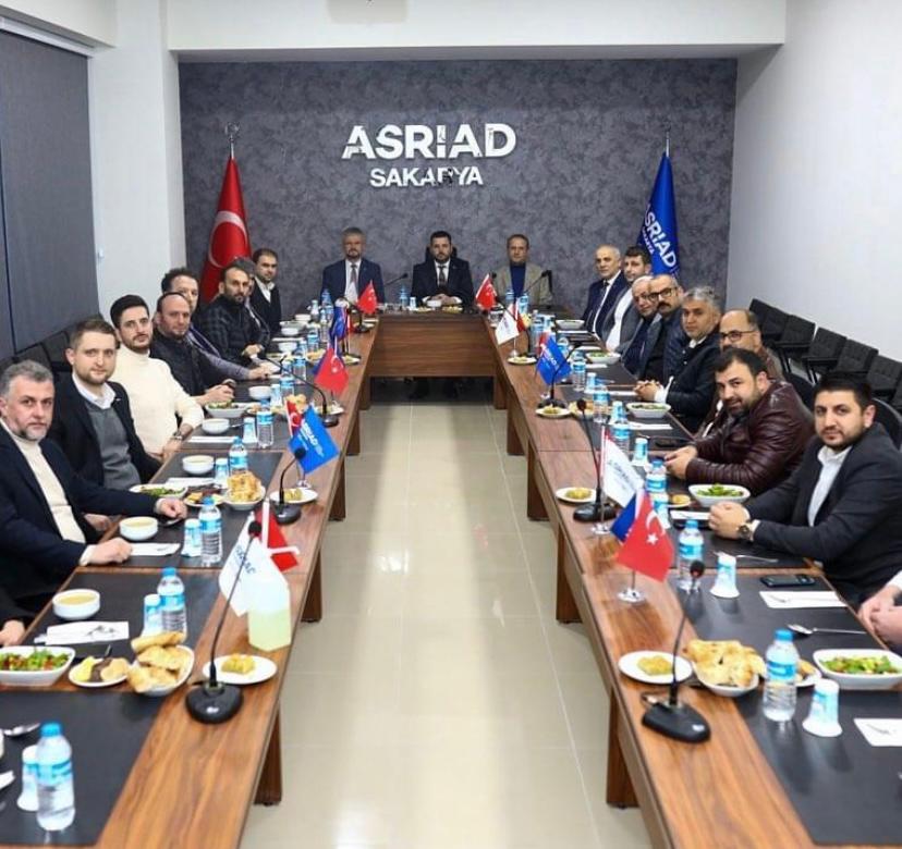ASRİAD Sakarya MHP’li Av. Akar’ı iftarda ağırladı  