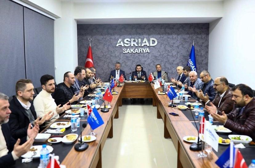 ASRİAD Sakarya MHP’li Av. Akar’ı iftarda ağırladı  