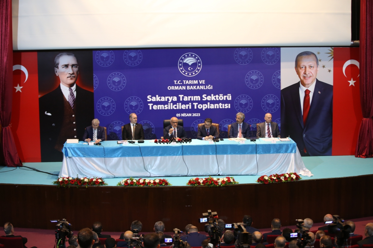 Tarım ve Orman Bakanı Kirişci, Sakarya'da tarım sektörü temsilcileriyle buluştu