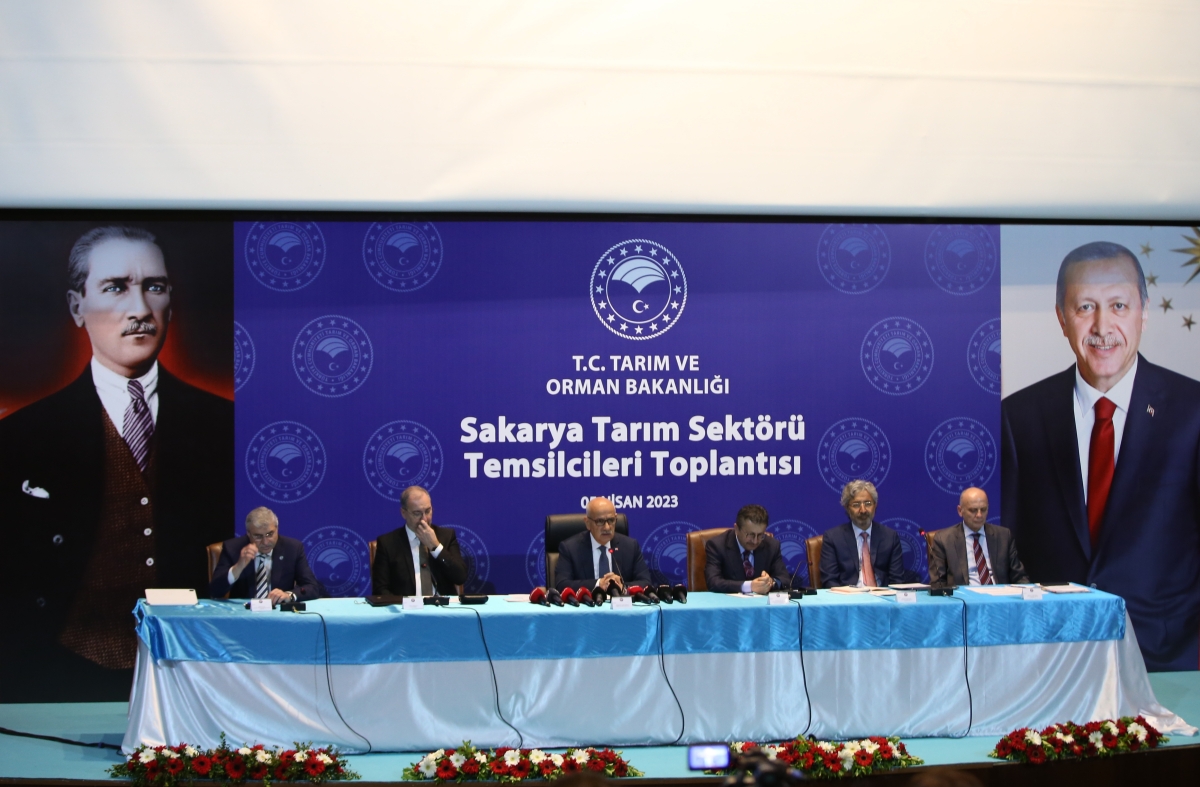 Tarım ve Orman Bakanı Kirişci, Sakarya'da tarım sektörü temsilcileriyle buluştu