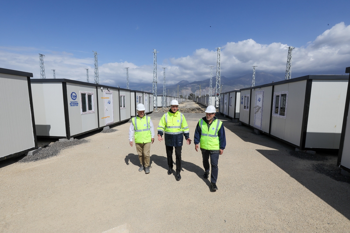 Deprem bölgesinde 7/24 mesai