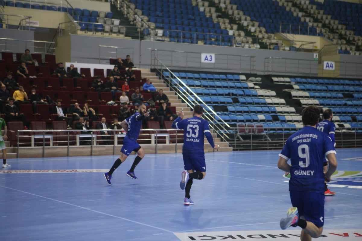 Sakarya Büyükşehir Hentbol Galip Geldi
