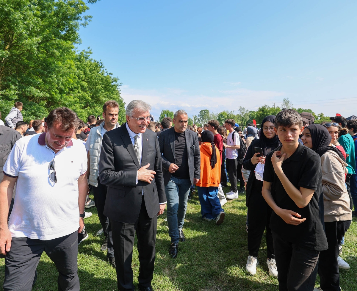Vatan bayrağını gençler taşıyacak