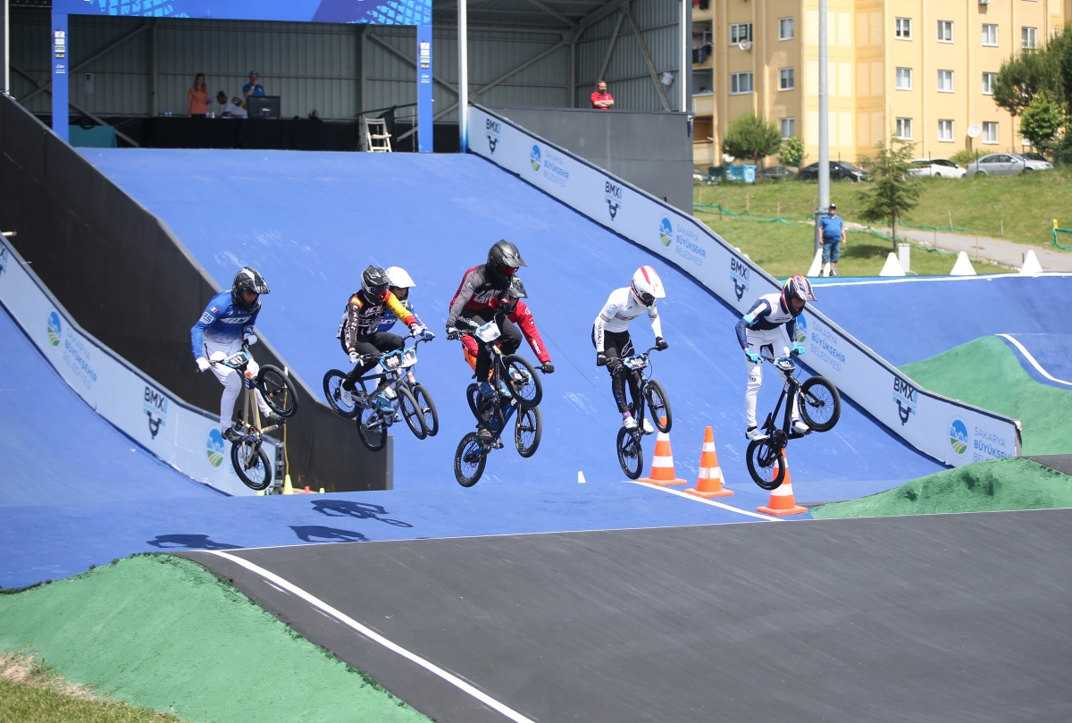 2023 BMX Avrupa Kupası'nın 9. etap yarışları Sakarya'da yapıldı