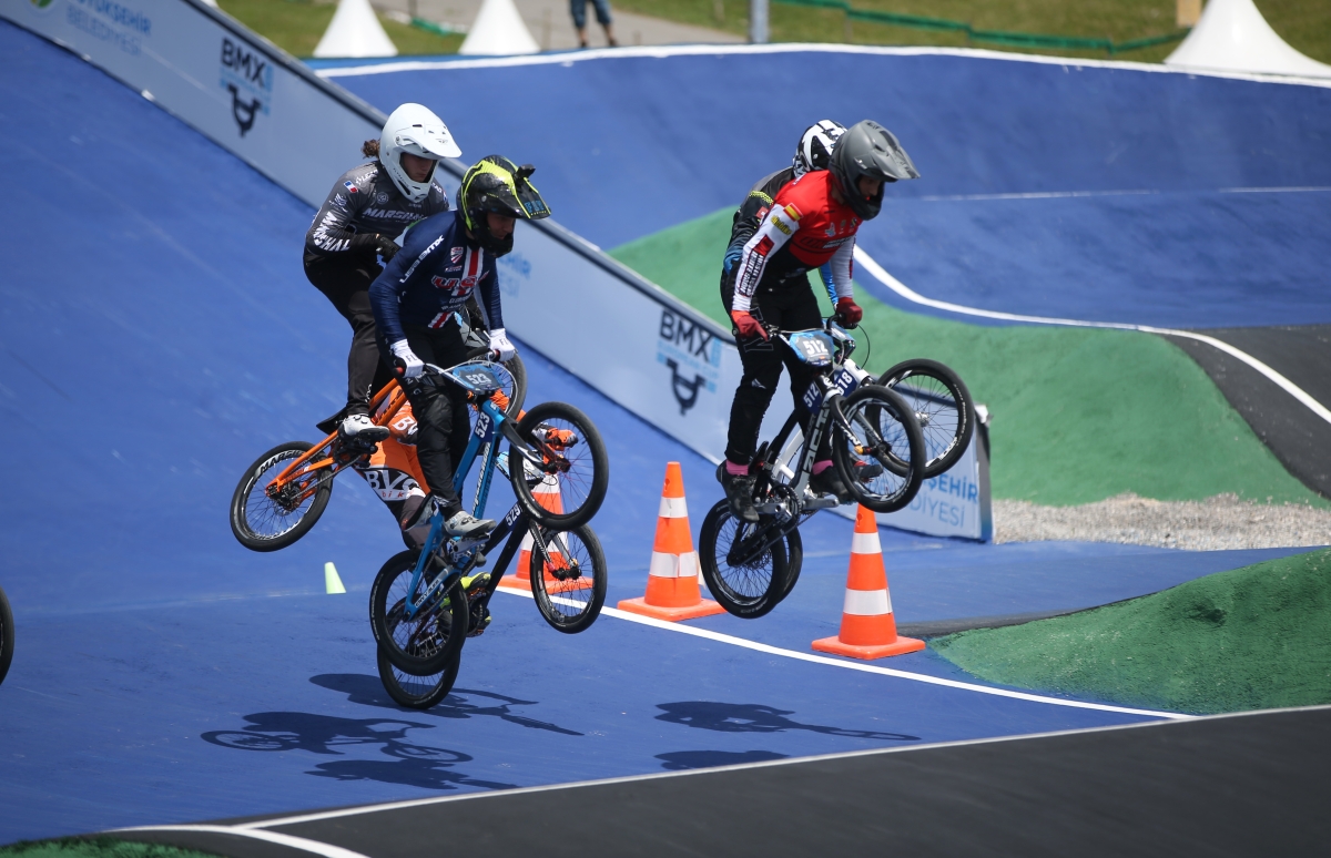 2023 BMX Avrupa Kupası'nın 9. etap yarışları Sakarya'da yapıldı