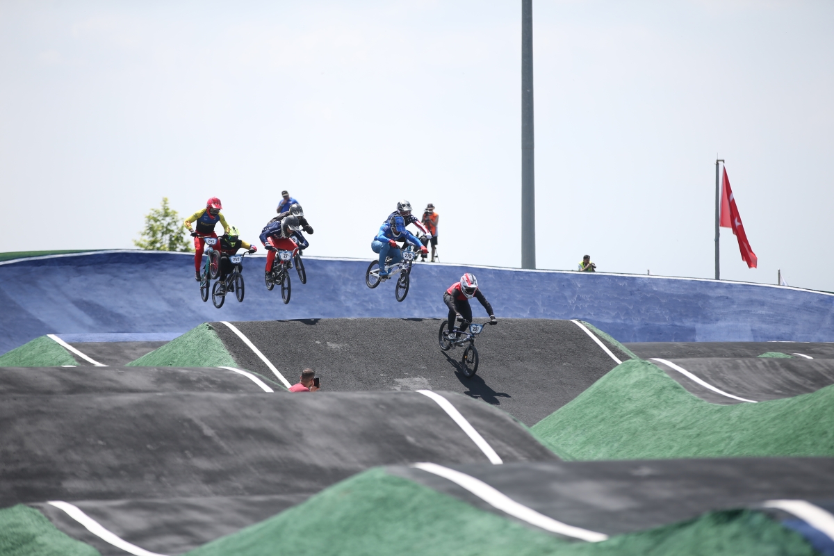 2023 BMX Avrupa Kupası'nın 9. etap yarışları Sakarya'da yapıldı