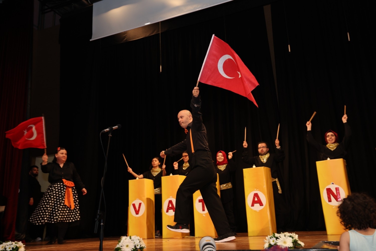 Çocuk gülerse dünya güler