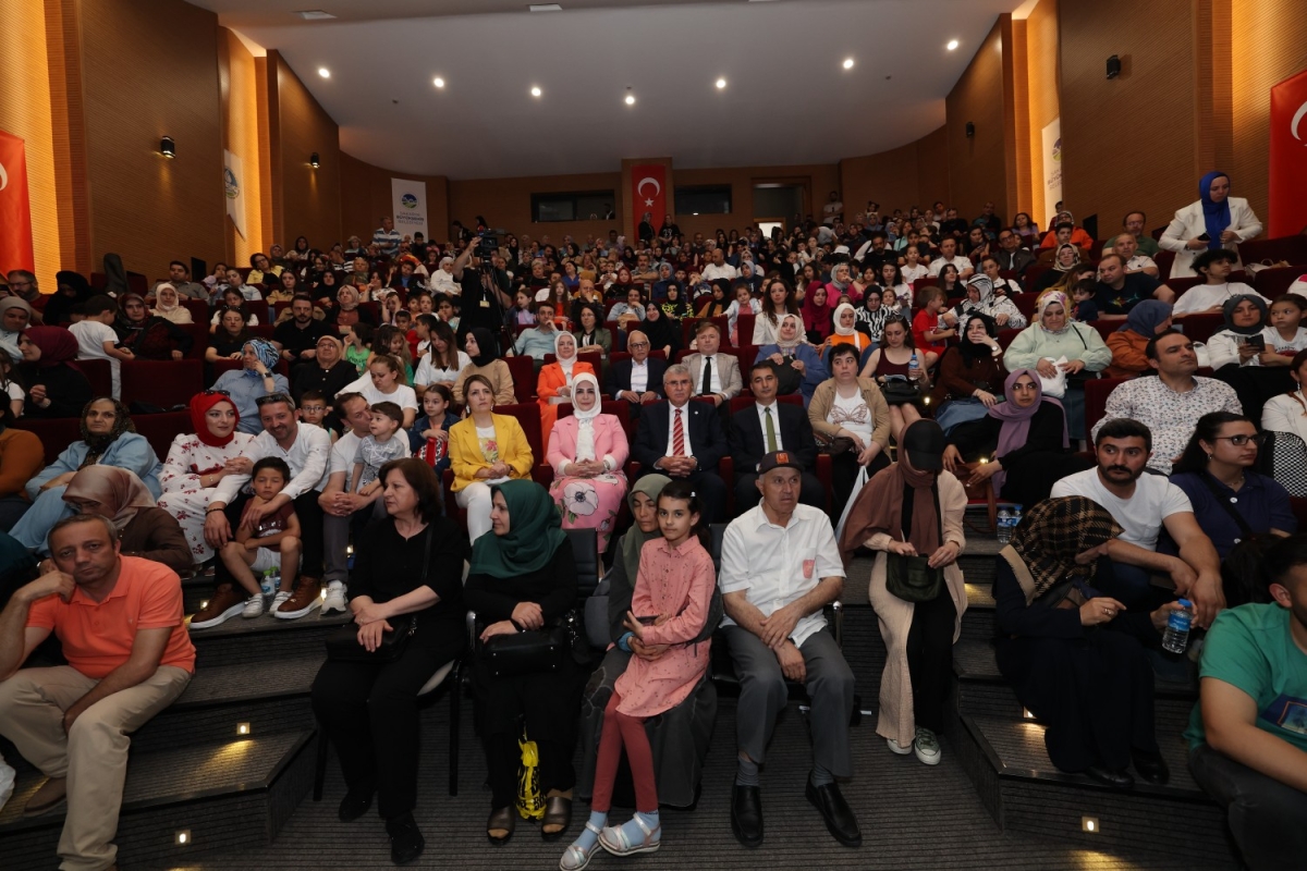 Çocuk gülerse dünya güler